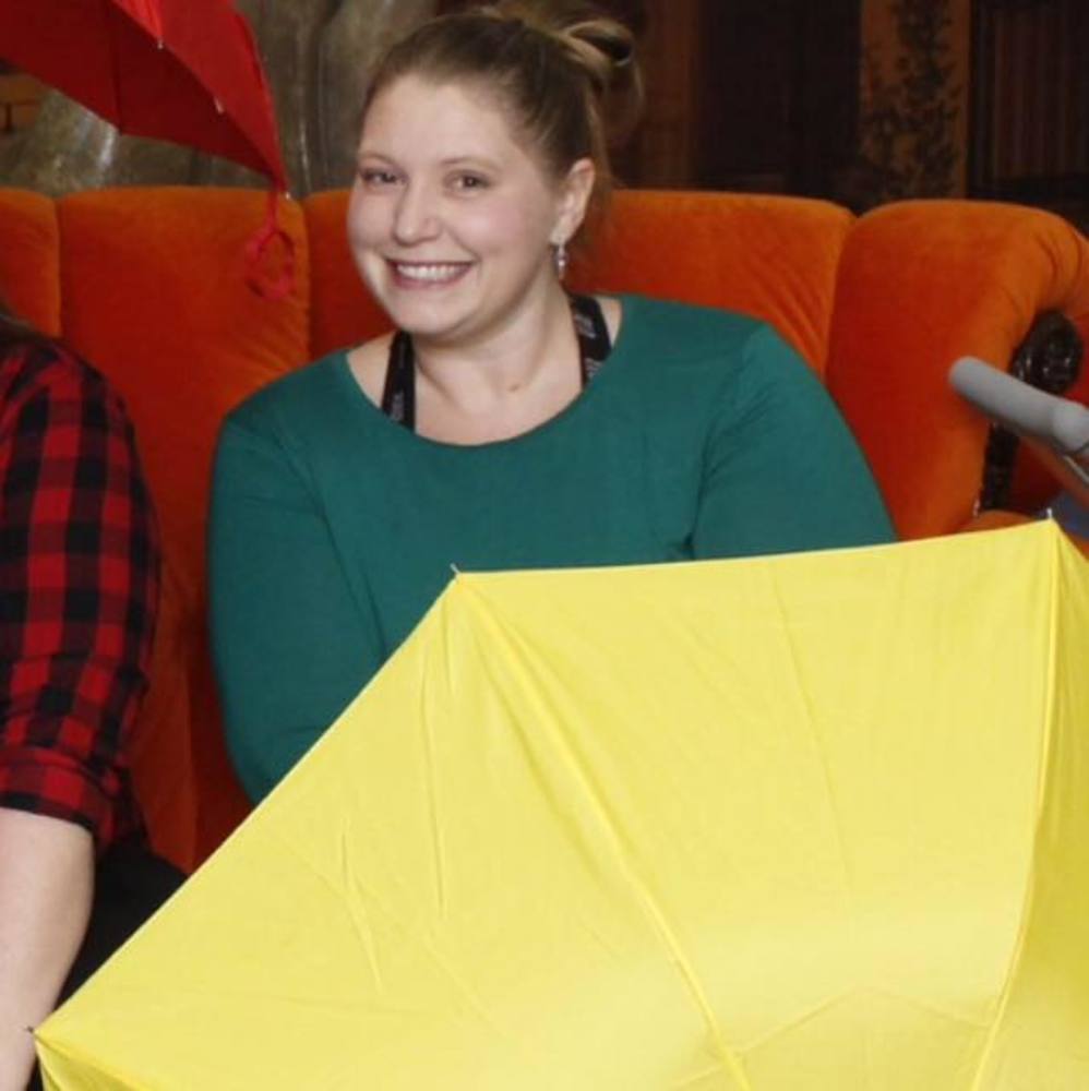 Meet your Posher, Cassandra